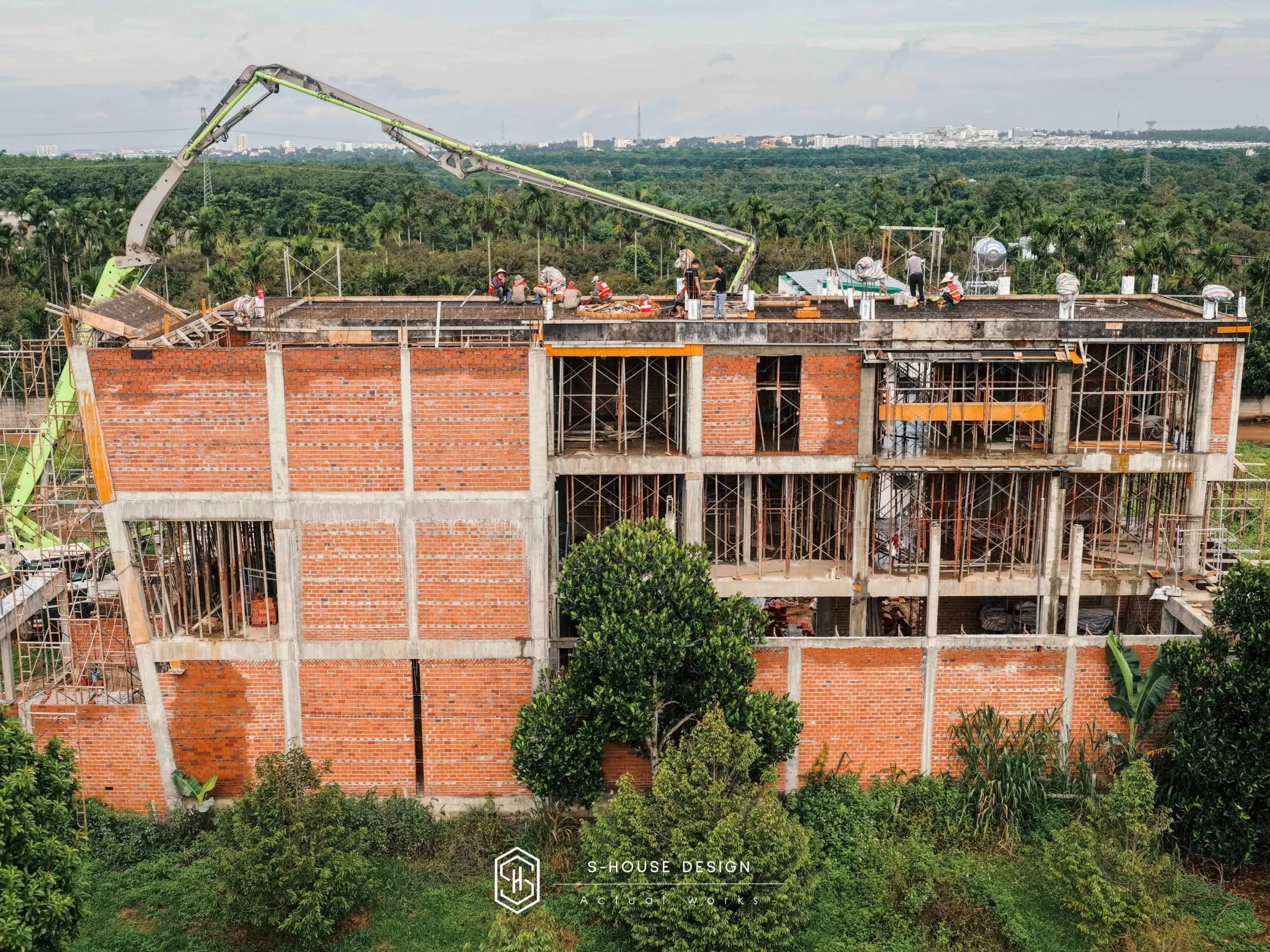 Construction of a 3-storey modern villa in Dak Lak