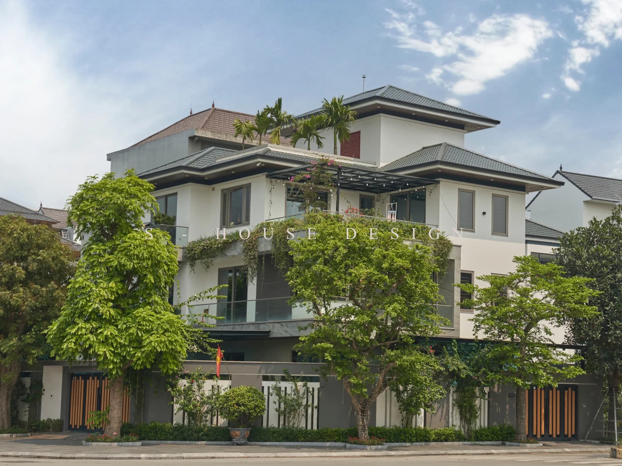 Completed modern 3-storey 1-tumor corner lot villa in Vinh