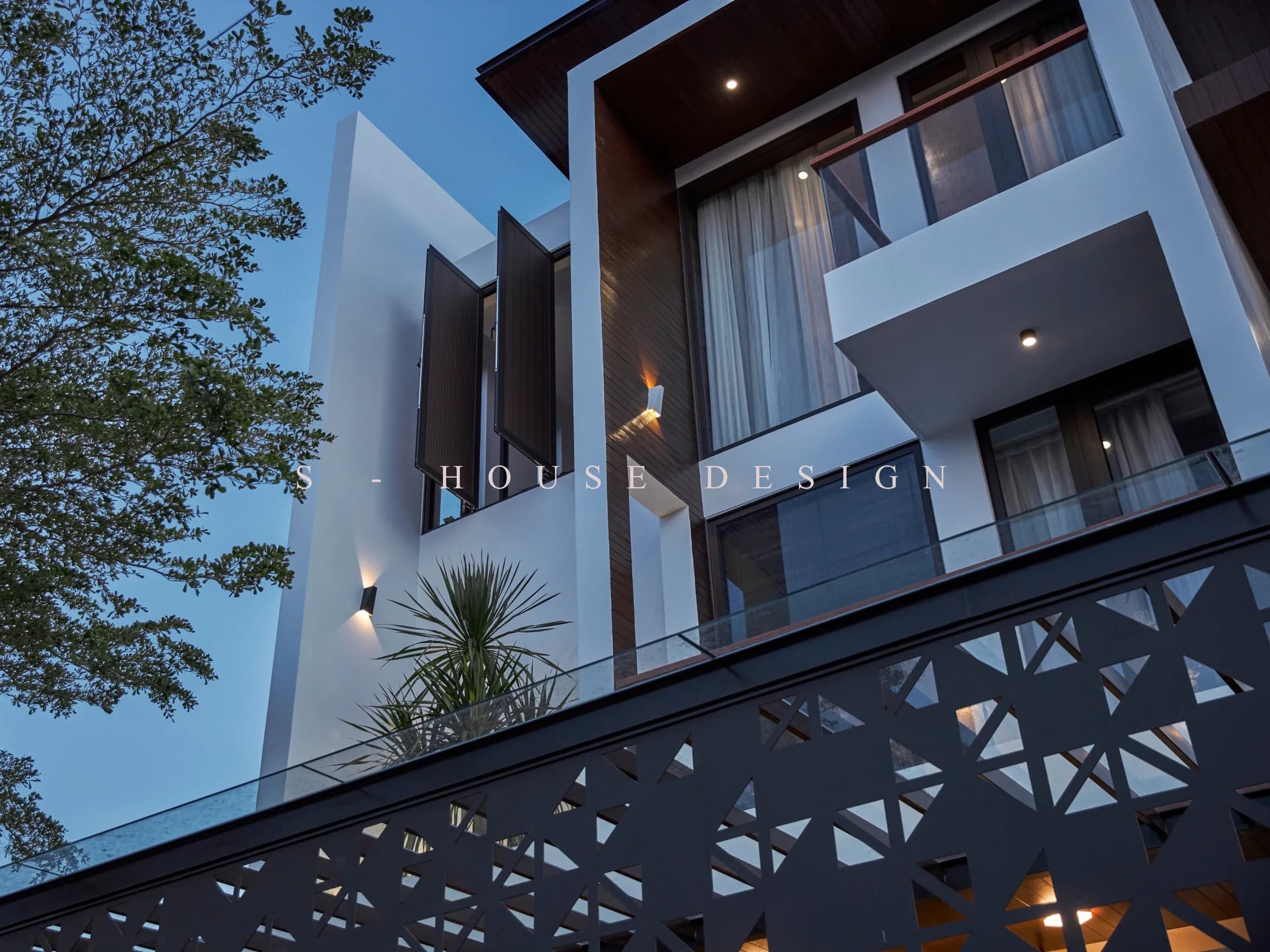 Hoàn thiện biệt thự phố 3 tầng hiện đại tại Hà Quang Nha Trang