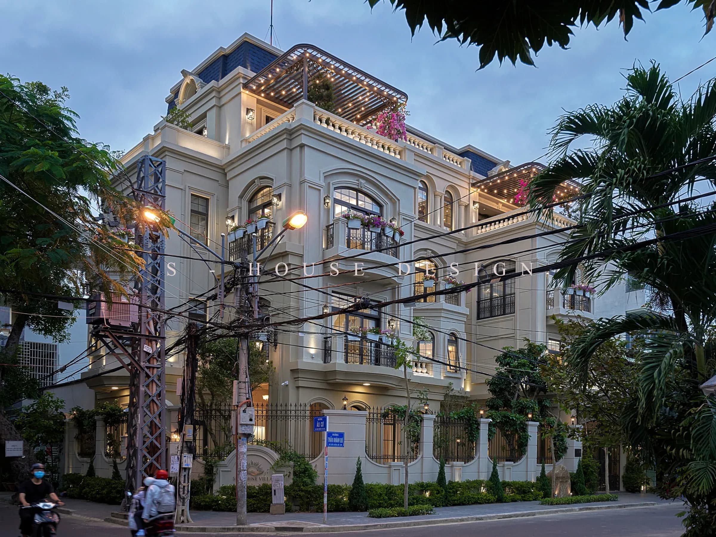 Hoàn thiện biệt thự Phố Tân cổ điển 4 tầng tại Nha Trang
