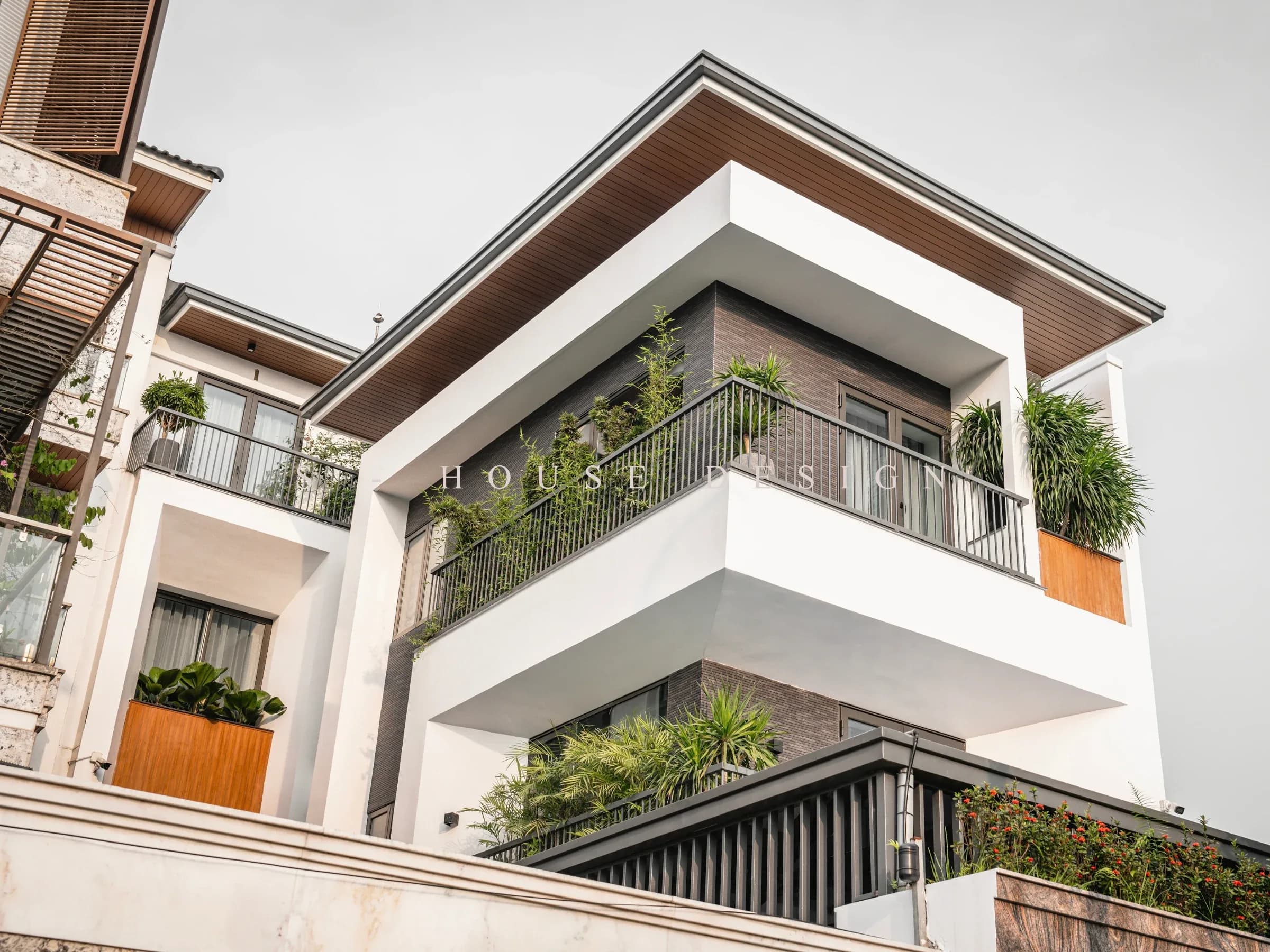 Hoàn thiện nhà phố 3 tầng 1 tum hiện đại tại Vinh Tân