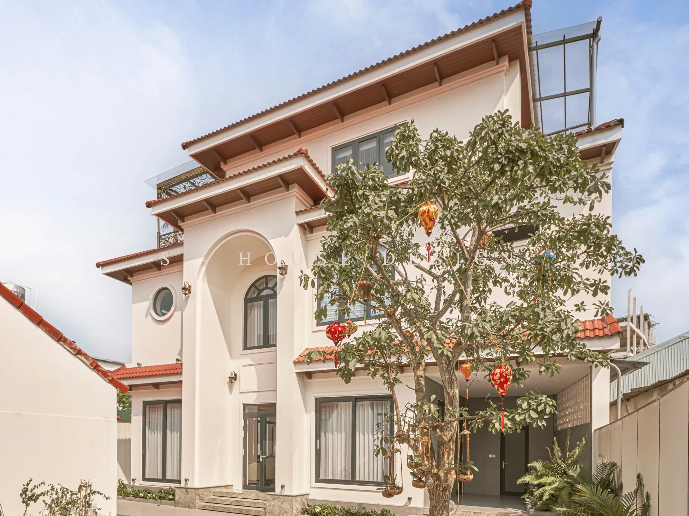 Completed 3-storey Mediterranean townhouse in Nghe An