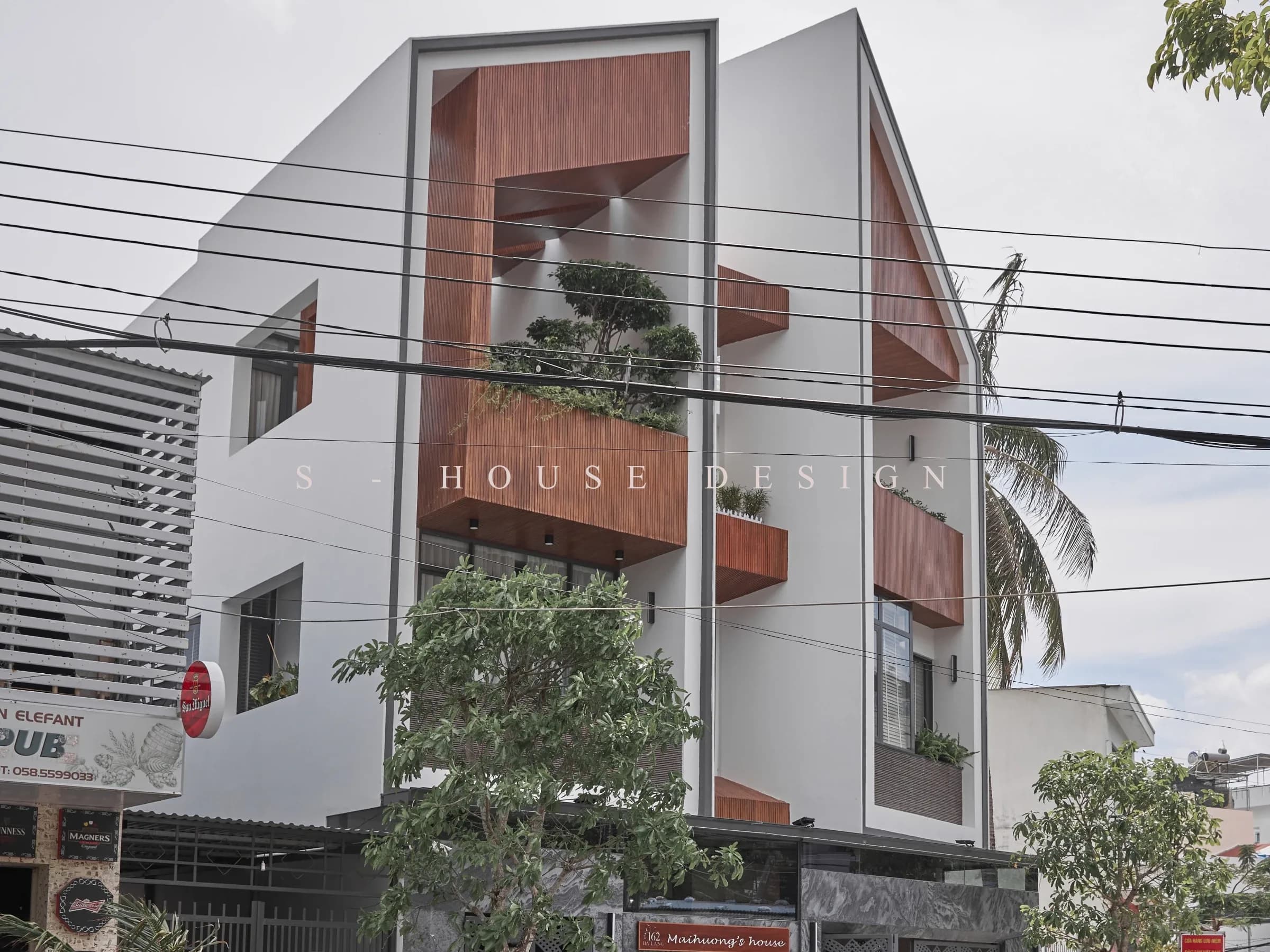 Hoàn thiện nhà phố 3 tầng đối xứng hiện đại tại Ba Làng Khánh Hòa