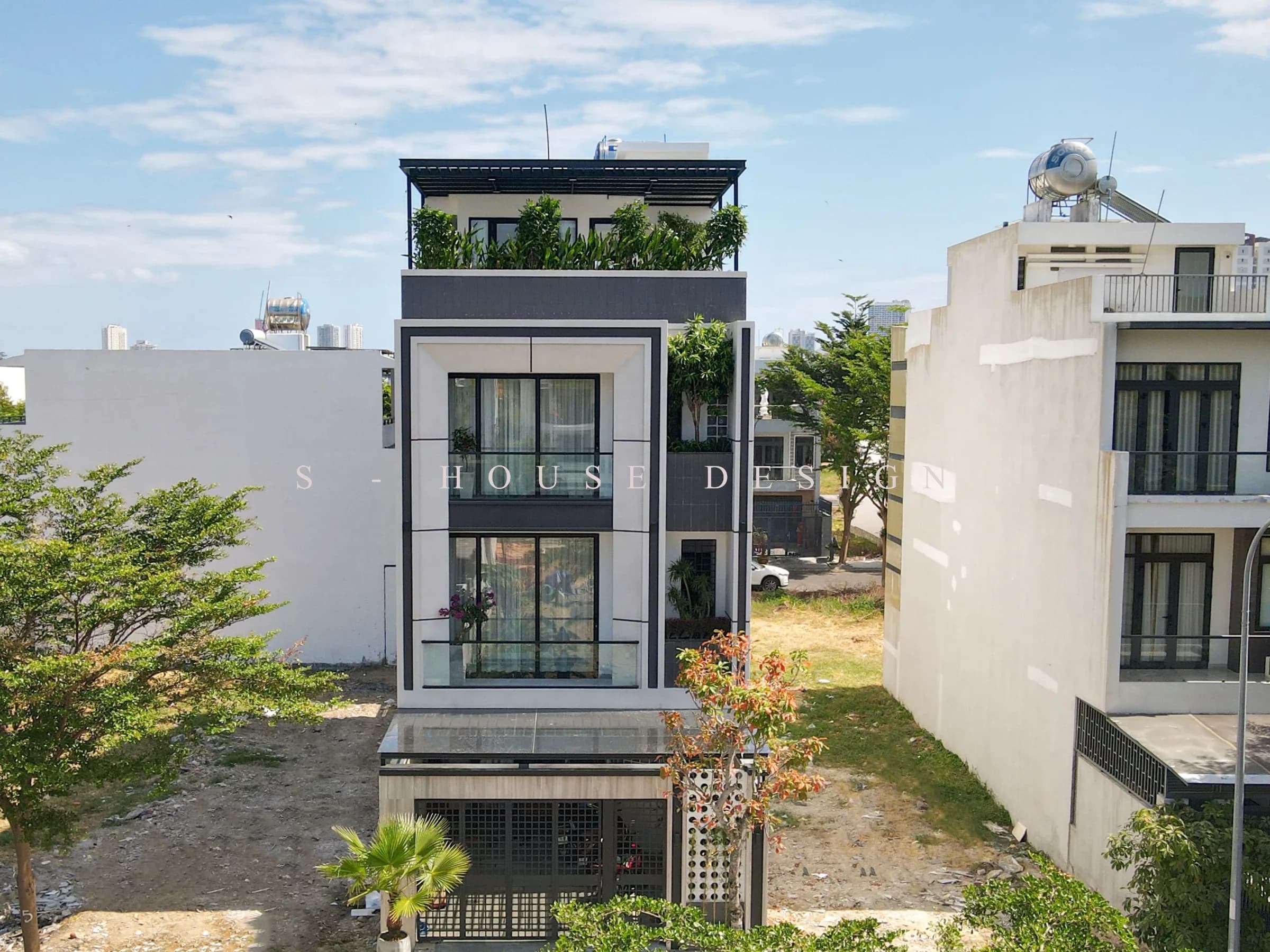 Completed modern 3-storey townhouse in My Gia Nha Trang