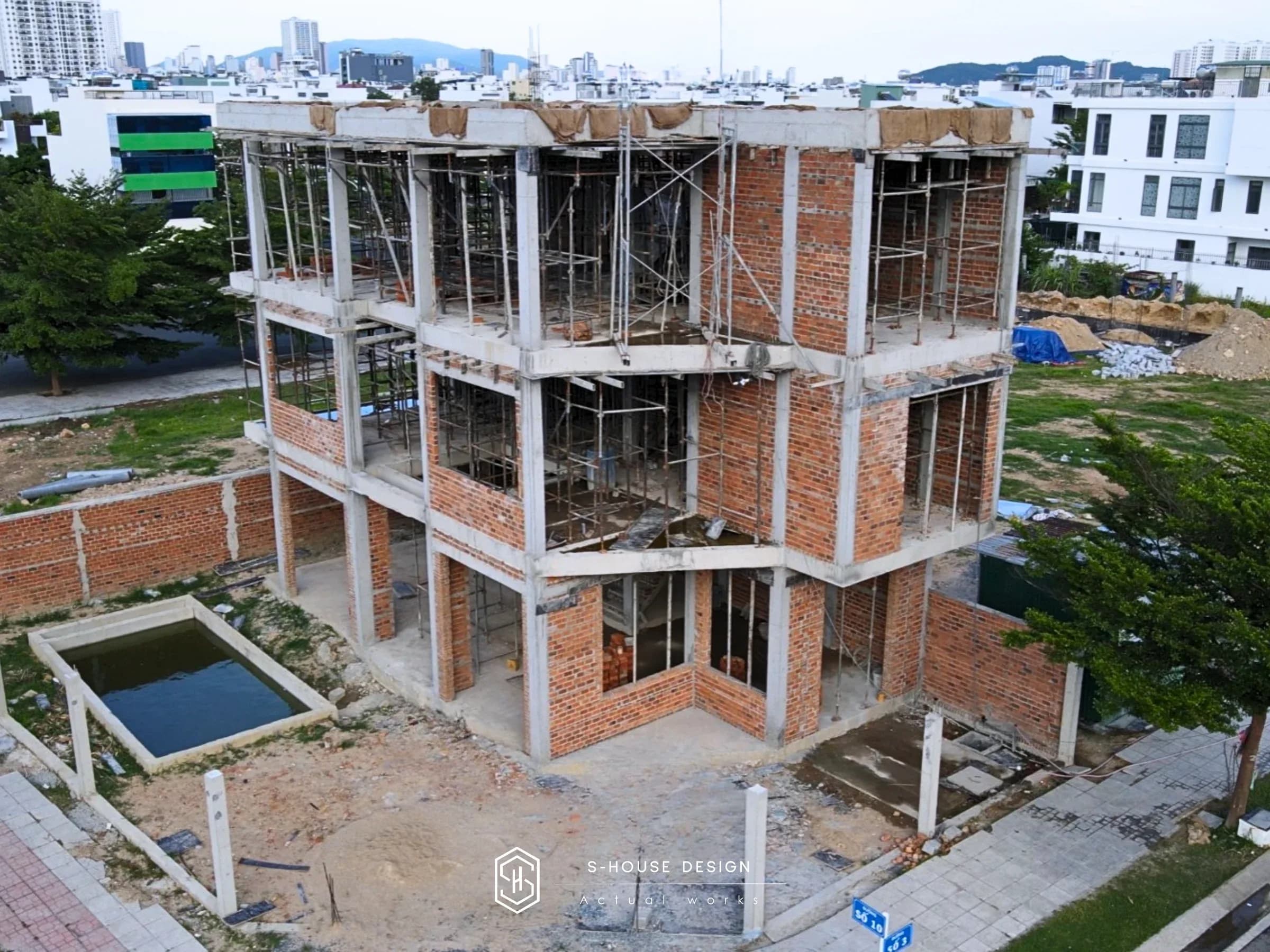 Thi công biệt thự hiện đại 3 tầng lô góc