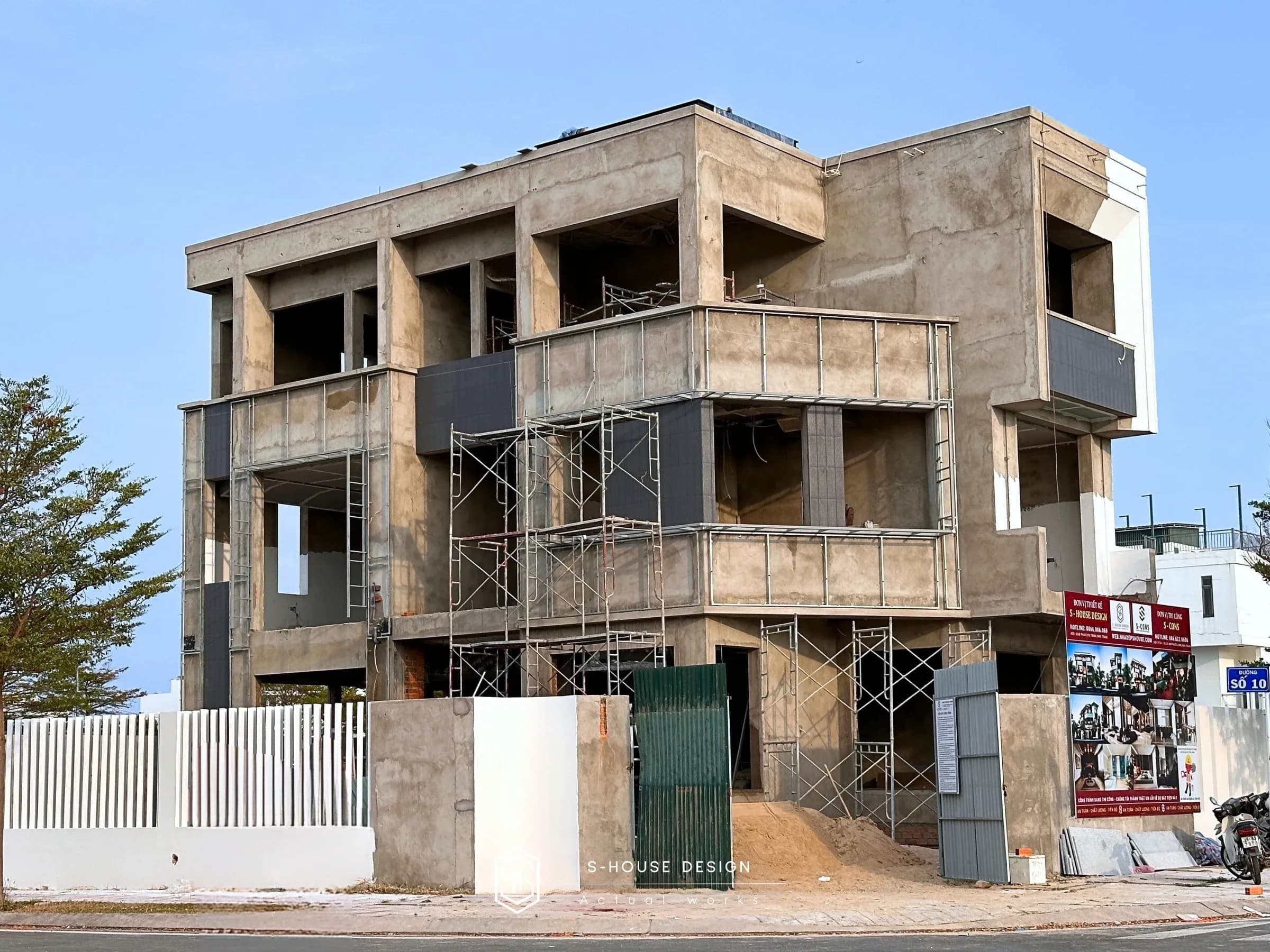 Thi công biệt thự hiện đại 3 tầng lô góc