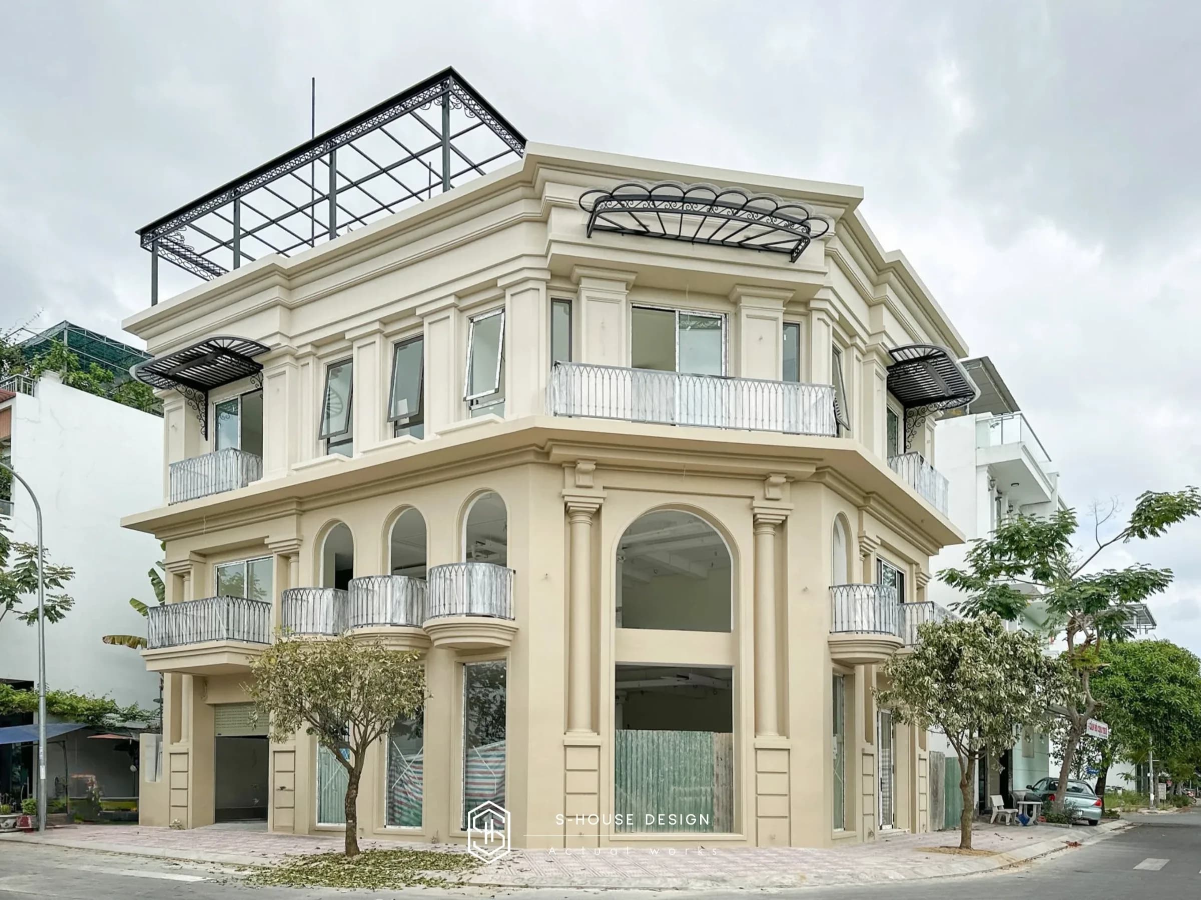 Thi công hoàn thiện kiến trúc tòa nhà văn phòng 3 Tầng Tân cổ điển